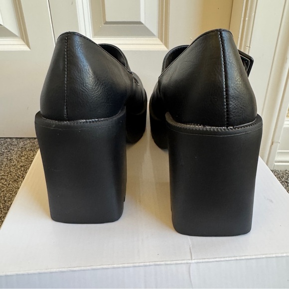 Madden Girl Mary Jane Chunky Platform Black Patent Faux Leather Shoes Size 9 - Picture 4 of 8